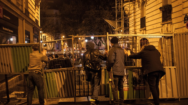 Fransa'dan hükümetten gençlere destek sözü