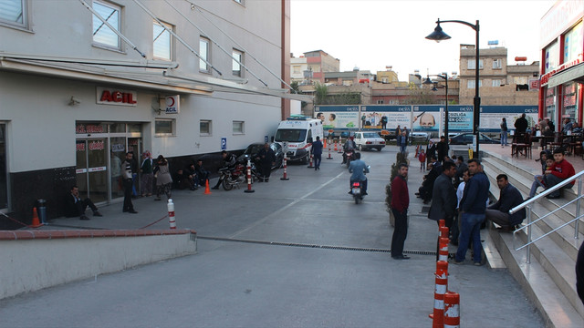 Parkta oynayan Emirin başına kurşun isabet etti