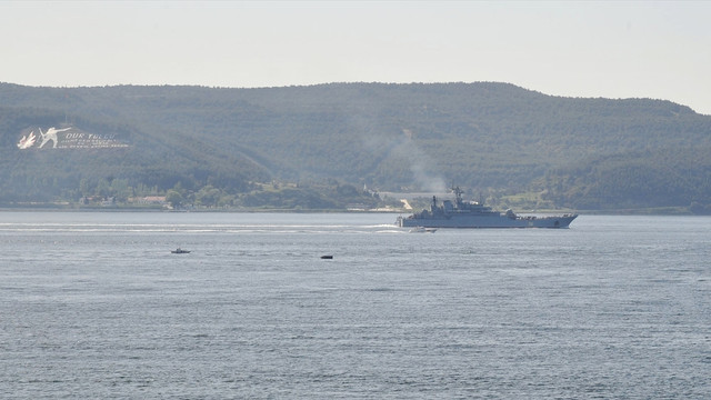 Rus askeri gemisi Çanakkale Boğazı'ndan geçti
