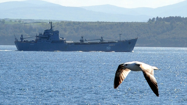 Rus askeri gemisi Çanakkale Boğazı'ndan geçti