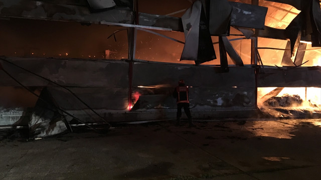 Sakarya'da tekstil fabrikasında yangın