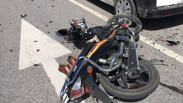Samsun'da hafif ticari araca çarpan motosiklet sürücüsü öldü
