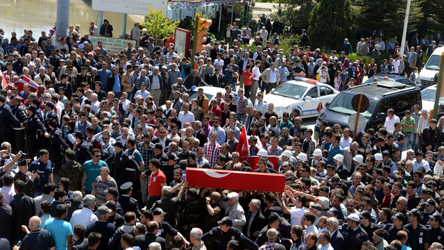 Şehit polis son yolculuğuna uğurlandı