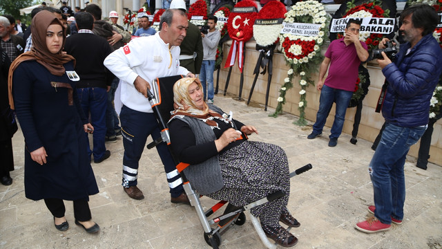 Şehitlerimizi uğurluyoruz