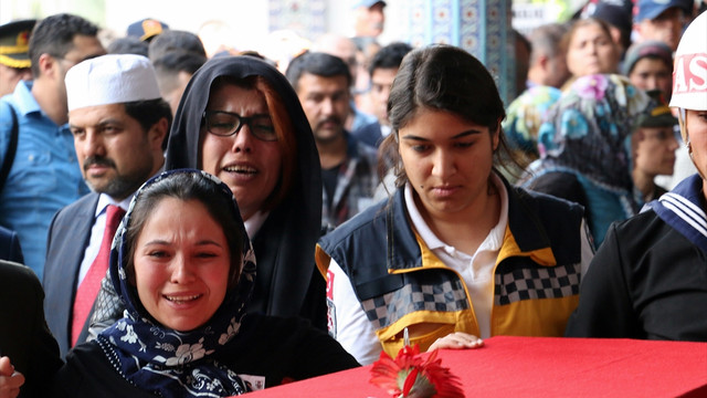 Şehitlerimizi uğurluyoruz