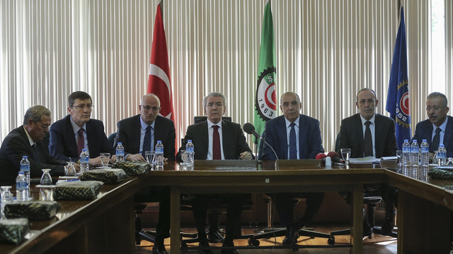 Şeker işçilerinden ücretsiz fazla mesai eylemi