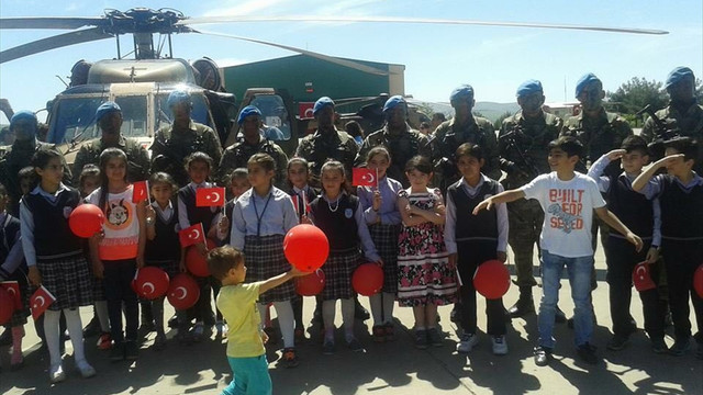 Siirt'te öğrenciler komandolara moral verdi