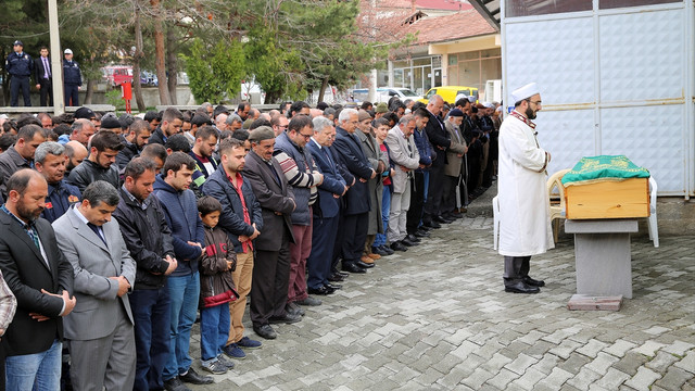 Silahla oynayan çocuğun babasını vurduğu iddiası