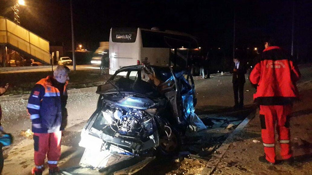 Sivas'ta otobüs ile otomobil çarpıştı: 4 yaralı