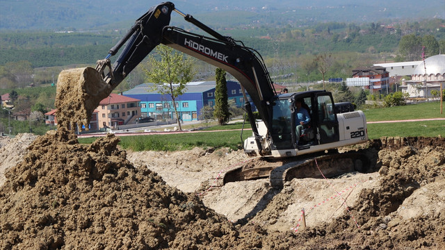 Söylenti üzerine define aramaya başladı