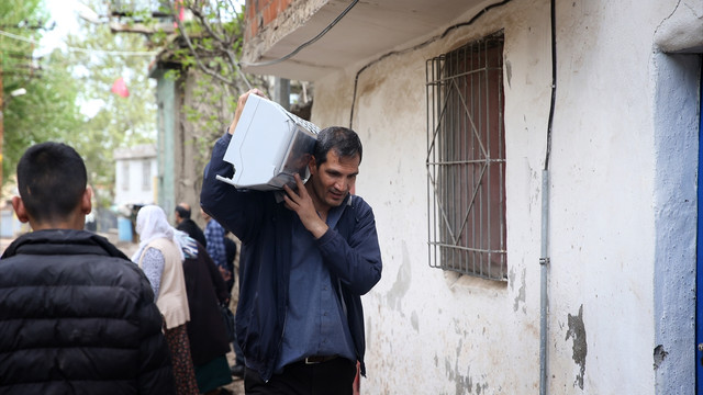 Sur'da terör mağduru aileler aylar sonra evlerine giriyor