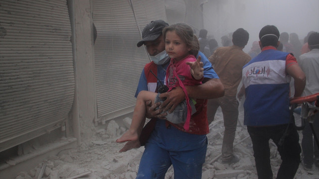 Suriye rejimi Halep'e tıp merkezini vurdu