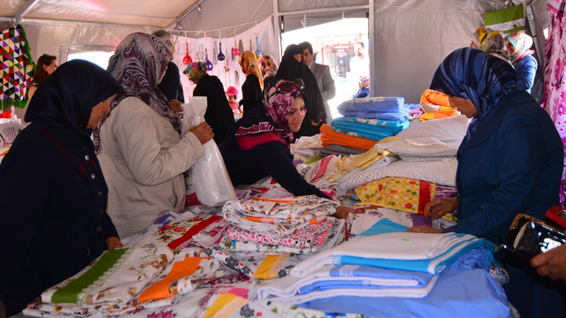 Suriyeli kadınlar kermes açtı