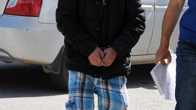 Tartıştığı eşini bıçakla yaraladı