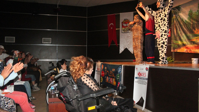 Terör mağduru çocuklara tiyatro