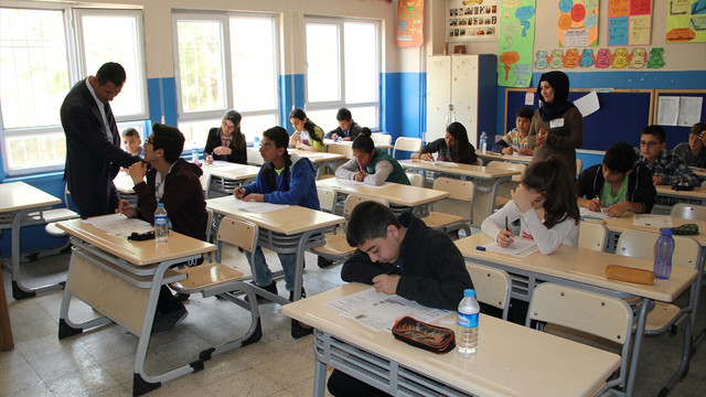 Terör mağduru öğrenciler TEOG sınavına girdi