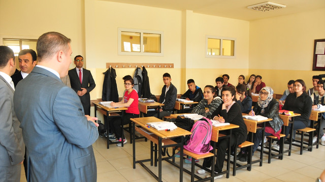 Terör mağduru öğrencilere yardım