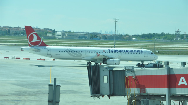 THYnin Girne uçağı yolcu fazlalığı nedeniyle boşaltıldı