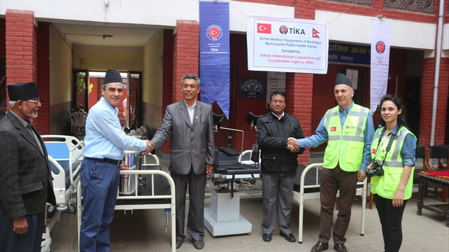 TİKA'dan Nepal'e tıbbi cihaz ve ekipman yardımı