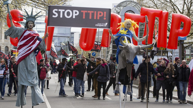 Obama’nın Almanya ziyareti öncesinde büyük protesto gösterisi