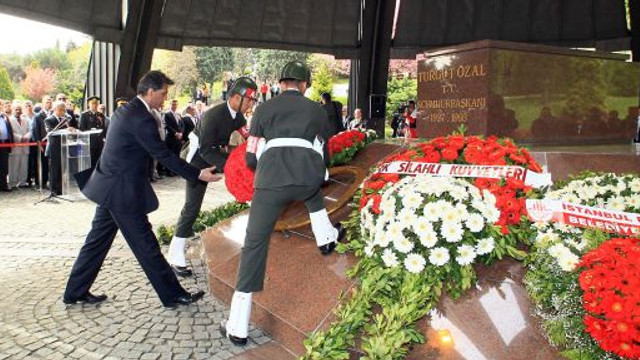 8. Cumhurbaşkanı Özal, kabri başında anıldı