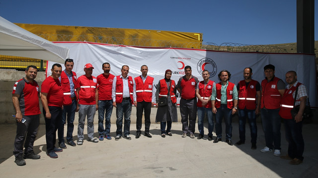 Türk Kızılayından Suriye'ye 15 tır yardım