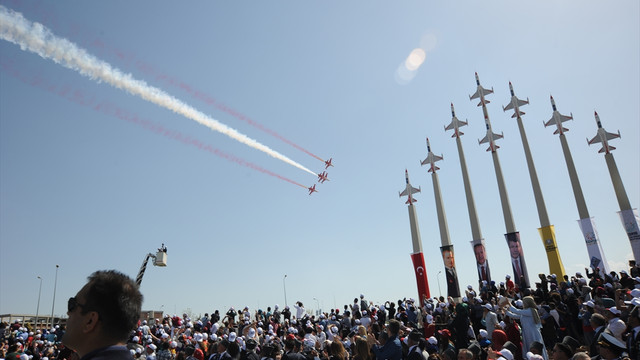 Türk Yıldızları Antalyada nefes kesti