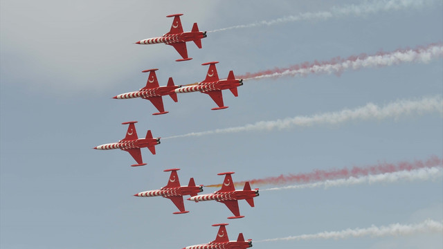 Türk Yıldızları Şanlıurfa'da gösteri yaptı