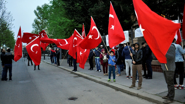 Türkiye'nin Budapeşte Büyükelçiliği önünde nöbet