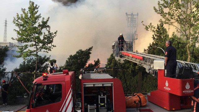 Ümraniye'de gıda deposundaki yangın