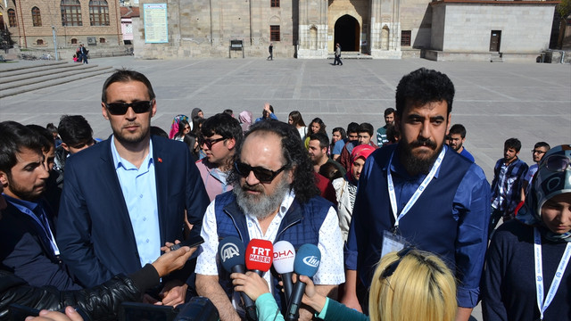 Üniversitelilerden şehitler için iyilik yürüyüşü