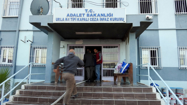 Urla Cezaevi'nde yangın