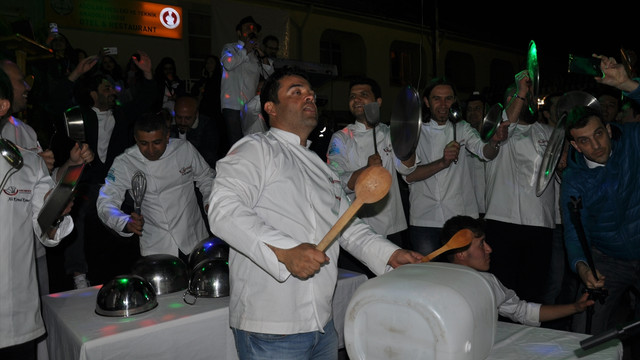 Usta aşçılardan Tencere Orkestrası