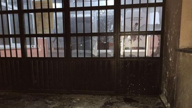 Teröristler spor salonunu yaktı