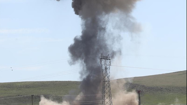 Vanda patlayıcı yüklü kamyonet ele geçirildi