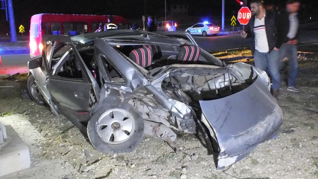 Yozgat'ta iki otomobil çarpıştı: 1 ölü, 1 yaralı