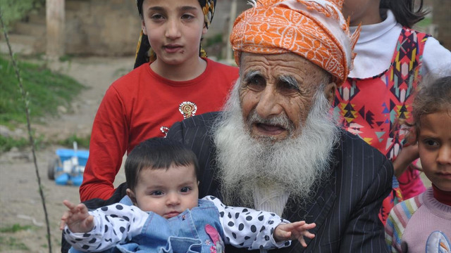 Muşta yaşayan 111 yaşındaki Zübeyir Bakırın 107 torunu var