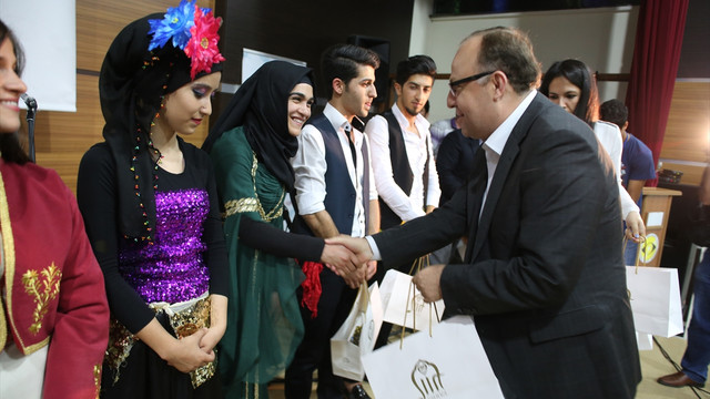 33 dilde barış türküleri söylediler