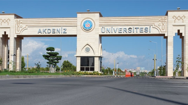 Akdeniz Üniversitesinde yolsuzluk operasyonu: 75 kişi gözaltında