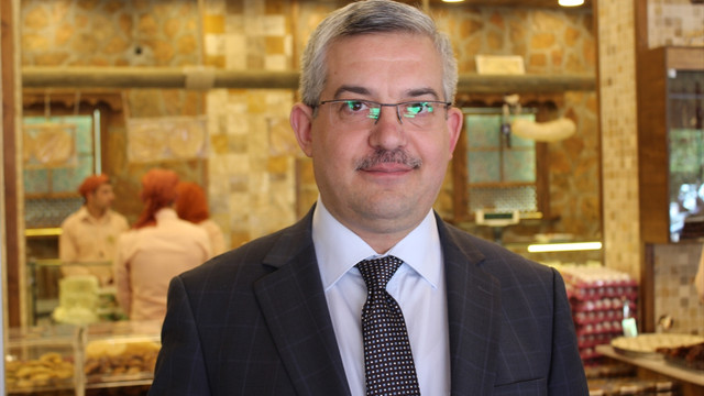 Açılışı peynirden kurdele ile yaptılar