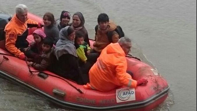 Meriç Nehrinde mahsur kalan 45 sığınmacıyı AFAD kurtardı