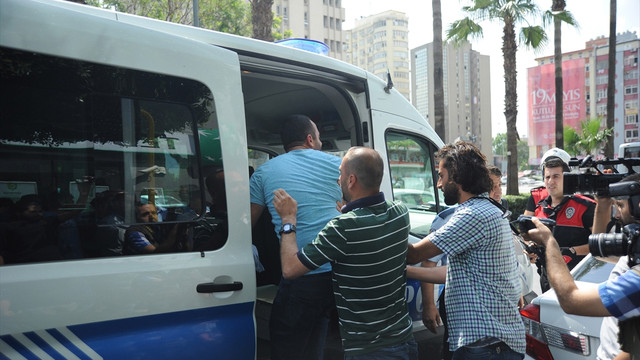 Adana'da bankada senet arbedesi