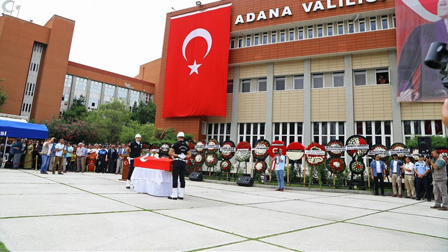 Adanada silahlı saldırı sonucu şehit olan polis için tören düzenlendi