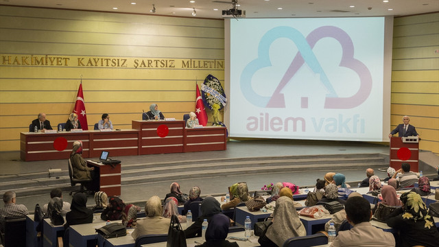 Ailem Vakfı Annelik Modeli konulu panel düzenledi