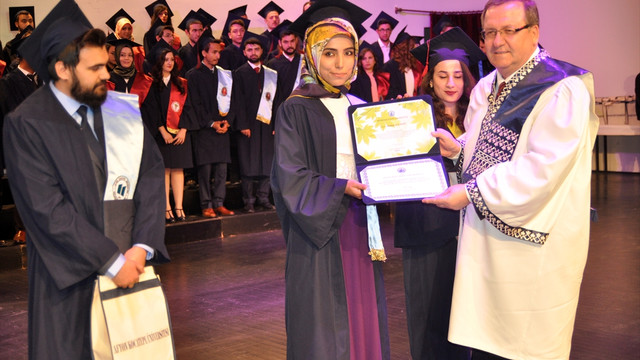 AKÜ'de mezuniyet heyecanı