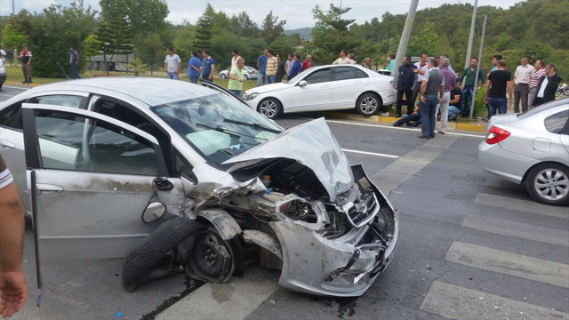 Alanya'da zincirleme trafik kazası:  5 yaralı