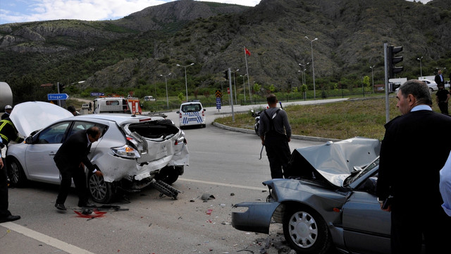 Amasya'da iki otomobil çarpıştı: 7 yaralı