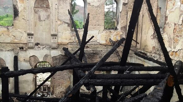 Ankara'da tarihi camide yangın