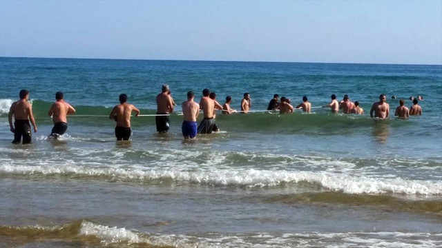 Antalya'da boğulma tehlikesi geçiren 6 kişi kurtarıldı