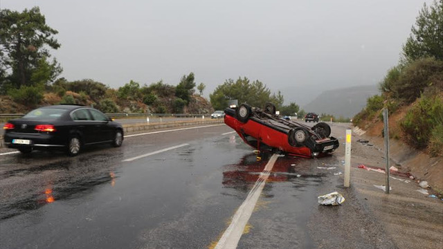 Antalya'da otomobil devrildi: 1 ölü, 1 yaralı